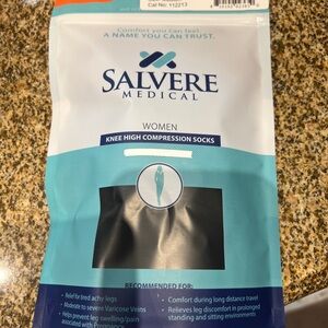 Salvere compression hose 15:20 size medium black. NEW
